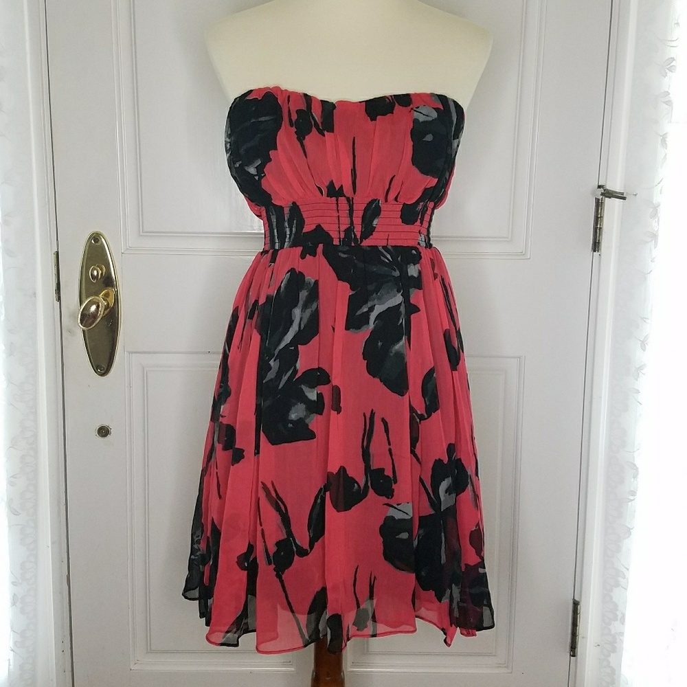Stunning Strapless Sweetheart Chiffon Dress - NWOT